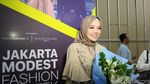 Senyum Semringah si Cantik Dewi Sandra