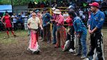 Nekat! Warga vs Banteng di Festival Santo Domingo de Guzman
