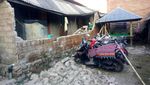 Foto: Rumah-rumah Hancur, Begini Kerusakan Akibat Gempa di NTB