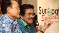Zainal Bintang menyampaikan pendapatnya.