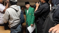 Seperti diketahui PPP terpecah setelah lengsernya Suryadharma Ali. Ada PPP muktamar Jakarta dan PPP muktamar Surabaya.