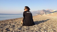 Selain dunia panahan, Dellie ternyata hobi traveling baik di dalam dan luar negeri (delliedinda/Instagram)