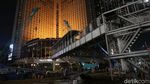 Detik-detik JPO Bundaran HI Mulai Dirobohkan