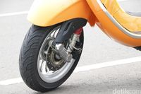 Rem depan Vespa Sprint dengan ABS.