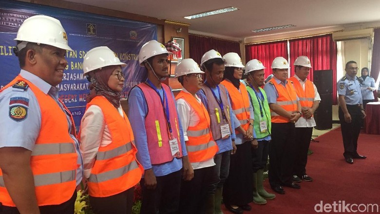 100 Napi LP Cipinang Dilatih Jadi Tenaga Bangunan 100 Napi LP Cipinang Dilatih Jadi Tenaga Bangunan