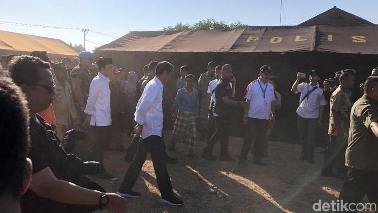 Jokowi Bantu Renovasi Rumah Korban Gempa NTB Rp 50 Juta Per Unit Jokowi Bantu Renovasi Rumah Korban Gempa NTB Rp 50 Juta Per Unit