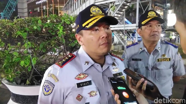 Bocah Terjepit di Atap Bus Bikin Sopir Didenda, Ini Respons Dishub DKI Bocah Terjepit di Atap Bus Bikin Sopir Didenda, Ini Respons Dishub DKI