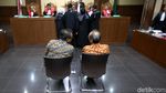 Sidang Perdana Keponakan dan Orang Dekat Novanto