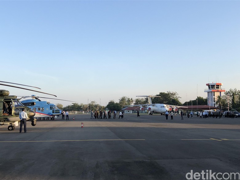 Naik Heli, Jokowi dan TGB Kunjungi Lokasi Gempa di Lombok Timur Naik Heli, Jokowi dan TGB Kunjungi Lokasi Gempa di Lombok Timur