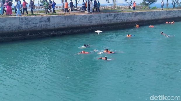  Wakil Gubernur DKI Jakarta Sandiaga Uno mengunjungi Pulau Sebira, Senin (30/7/2018)