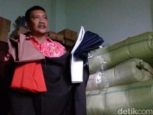 Ribuan Siswa Baru di Mojokerto Gigit Jari Belum Dapat Seragam Gratis