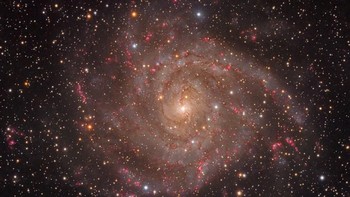 Galaxy tersembunyi karya Tom ODonoghue dan Olly Penrice asal Irlandia. Foto: National Maritime Museum