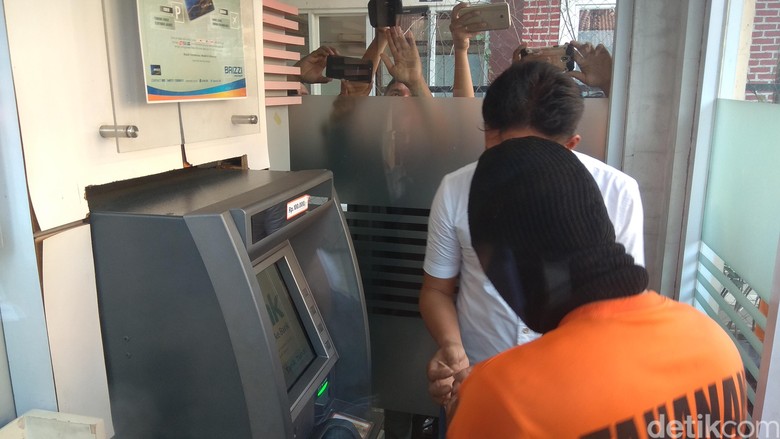 Sindikat Pembobol ATM di Karawang Diciduk, Begini Modusnya Sindikat Pembobol ATM di Karawang Diciduk, Begini Modusnya
