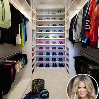 Khloe Kardashian sangat suka olahraga. Dia menata satu ruangan menjadi lemari khusus untuk alat-alat olahraganya. Khloe menata rapi seluruh barang berdasarkan kategori, dari sepatu, celana, atasan dan lainnya. Tak cuma berdasarkan kategori, Khloe juga menatanya sesuai warna. Foto: Dok. Khloe Kardashian