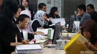 Para pemohon maupun termohon memenuhi ruang MK untuk melengkapi berkas, dokumen maupun alat bukti dalam tahapan sidang sengketa pilkada serentak, di Gedung Mahkamah Konstitusi (MK), Jakarta, Senin (30/7/2018).