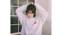Istri dari aktor tampan Song Joong Ki itu ternyata gemar ngopi. Duh, ngopi pagi walau belum mandi aja Hye Kyo tetap terlihat cantik, ya! Foto: Instagram kyo1122