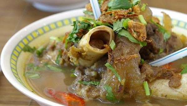 Sop Sumsum Pedas: Sensasi Rasa yang Menghangatkan Tubuh
