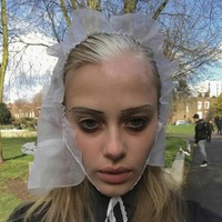 Keunikan Tia itu pun dilirik oleh agensi model. Kini Tia menjadi model fashion. Foto: Dok. Instagram (@tiajonsson)