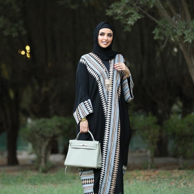 Mengintip akun Instagram Sondos yang sudah memiliki 2,3 juta pengikut ini, terlihat gaya mewah Sondos di kesehariannya. Ia sering mendatangi beragam acara bergengsi di Kuwait. Foto: Dok. Sondos Al Qattan