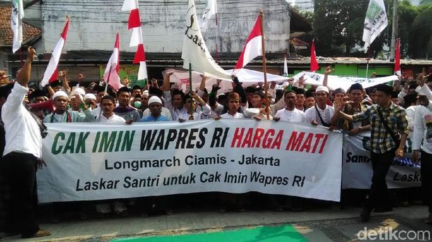 Cak Imin Sambut Santri yang Jalan Kaki Ciamis-Jakarta
