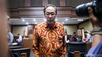 Irvanto dan Made Oka pun didakwa melanggar Pasal 2 ayat 1 dan Pasal 3 Undang-Undang Nomor 31 Tahun 1999 sebagaimana diubah dengan Undang-Undang Nomor 20 Tahun 2001 tentang Pemberantasan Tindak Pidana Korupsi juncto Pasal 55 ayat 1 ke-1 KUHP.