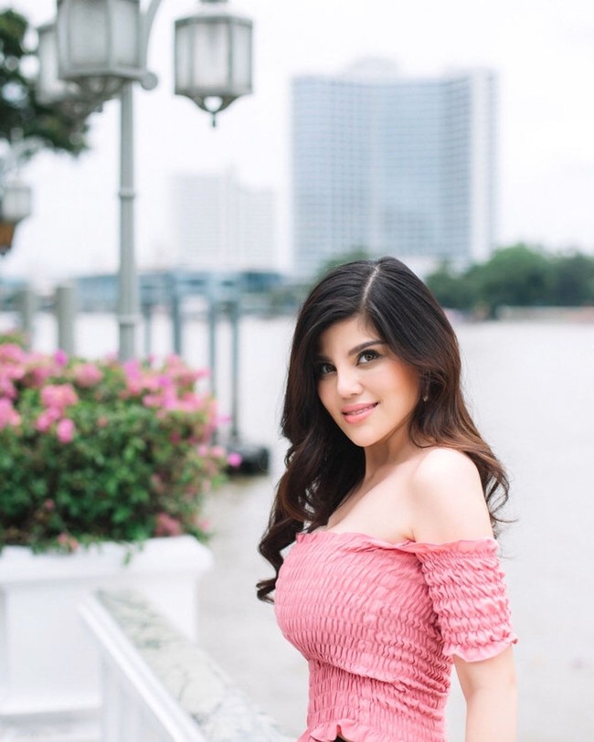 Dita Soedarjo sering disebut sosialita dan anak manja sehingga tak bisa kerja karena melihat latar belakang keluarganya yang kaya raya. Meski demikian, ia berusaha melakukan yang terbaik. Setiap orang punya proses masing-masing. Dibilang aku nggak bisa kerja, anak manja tapi aku nggak malu, just do my best. Sekarang memang belum bisa buktiin apa-apa tapi yang penting mereka tahu aku mau coba, kata Dita Soedarjo kepada Wolipop dalam sebuah wawancara khusus beberapa waktu lalu.  Foto: Instagram