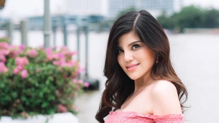 Sebut Denny Sumargo Terlalu Ganteng, Dita Soedarjo: Aku Kebanting