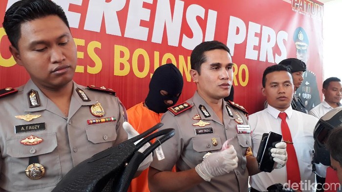 Bak Pagar Makan Tanaman, 2 Pria Ini Garong Rumah Majikannya