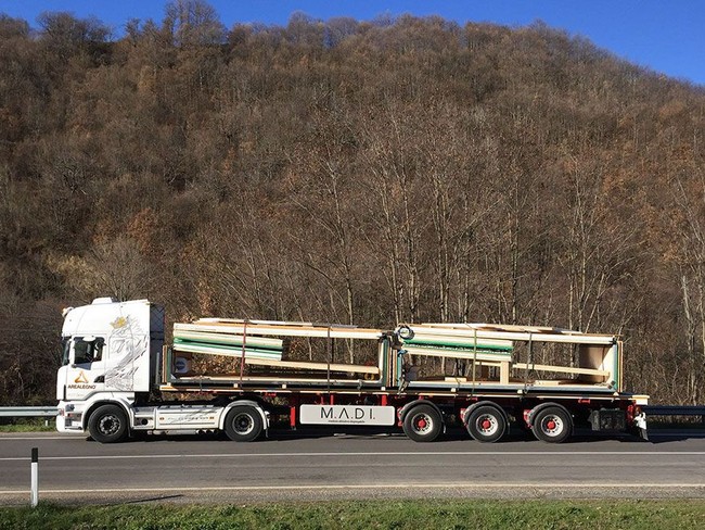 Rumah ini berkonsep flat pack dan bisa ditempatkan di lokasi mana pun, sesuai keinginan pemilik. Diantar menggunakan truk, rumah hanya membutuhkan waktu enam jam untuk dibangun. Foto: Dok. Bored Panda/M.A.Di.