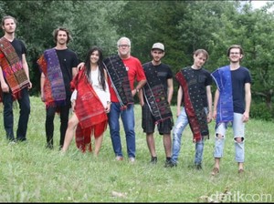 Cinta Lagu Batak, Orang Austria Gelar Konser di Samosir