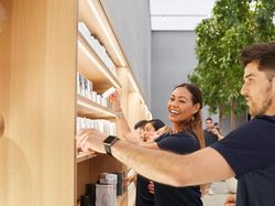 Segarnya Toko Apple di Milan Berdinding Air Mancur