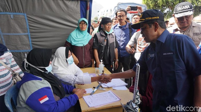 Mensos Temui Korban Gempa NTB di Posko Pengungsian