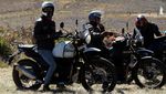 Aksi Si Ganteng Dikta Yovie & Nuno Touring Motor di Bromo