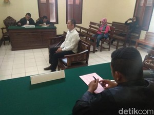 Royce Penembak Mobil Kadis Cipta Karya Hanya Divonis 2 Bulan
