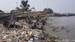 Penampakan Puluhan Ton Sampah di Pantai Labuan Pandeglang