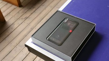 Ponsel ini merupakan varian tertinggi dari Mi 8. Foto: Sina Mobile