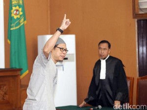 Teror Bom yang Jadi Alasan Hakim Bekukan JAD