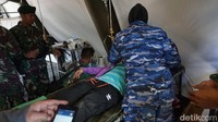 Saat ditanya mengenai kondisi kesehatannya, salah seorang pendaki mengaku sehat. Mereka juga langsung dibawa ke posko TNI AD untuk dicek kesehatannya.