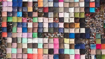 Pemenang pertama kategori People Pilgrimage of Millions of People karya fotografer Qinghua Shui. (Foto: 2018 Drone Awards)