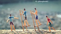 Eh, yang ini ada permainan tradisional egrang. Unik bukan?  Foto: Instagram/ @bangkorek2