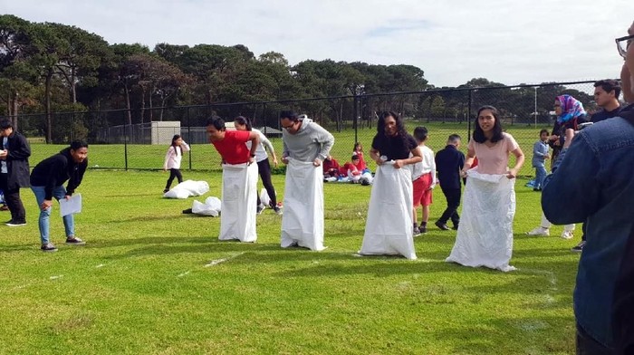 Lomba Tarik Tambang & Balap Karung yang Bikin Heboh Perth
