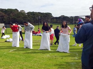 Lomba Tarik Tambang & Balap Karung yang Bikin Heboh Perth