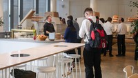 Adalah Creator, gerai burger pertama di dunia yang menggunakan robot sebagai pegawainya. Lokasi Creator ada di San Francisco. Foto: Business Insider