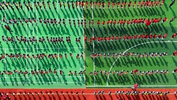 Pemenang Highly Commended kategori People Sportsmen Under the Sun karya fotografer Senrong Hu. (Foto: 2018 Drone Awards)