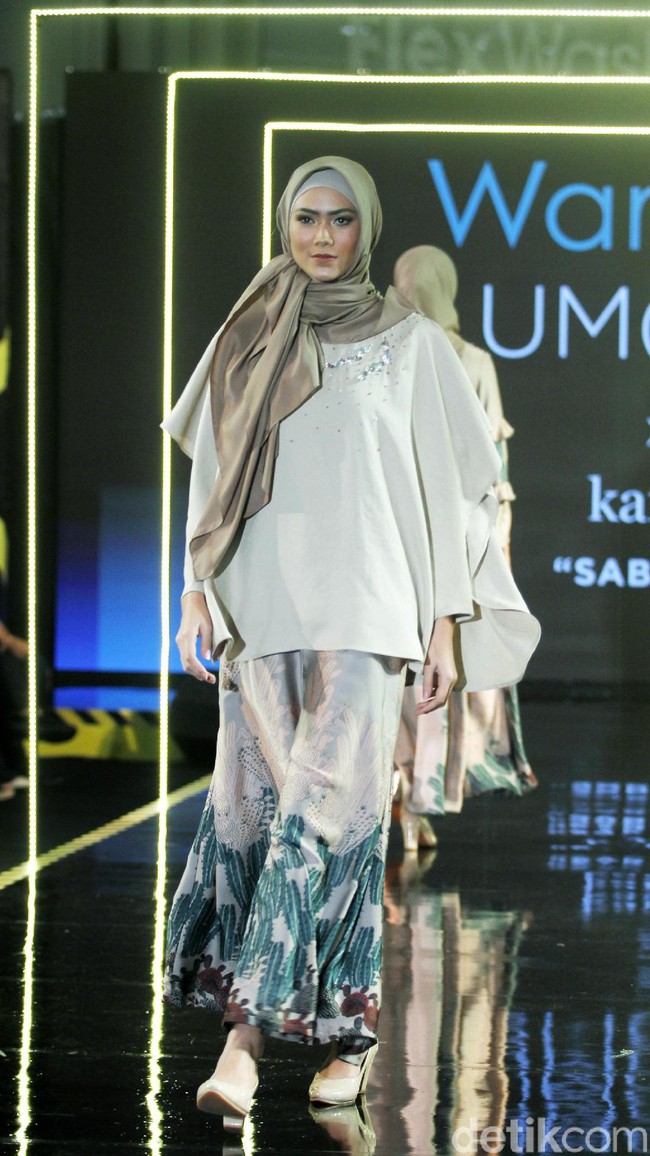 Brand busana KAMI menampilkan koleksinya dengan tema SABAKU di Atrium Gandaria City. Jakarta. Minggu [29/07/2018]. Foto: Mohammad Abduh/Wolipop