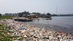 Penampakan Puluhan Ton Sampah di Pantai Labuan Pandeglang