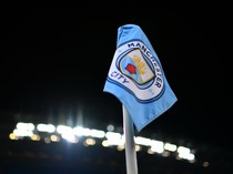 Duka di Tengah Derby Manchester