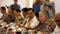 Sejumlah menteri juga hadir dalam ratas di antaranya Menko Kemaritiman Luhut Binsar Panjaitan.