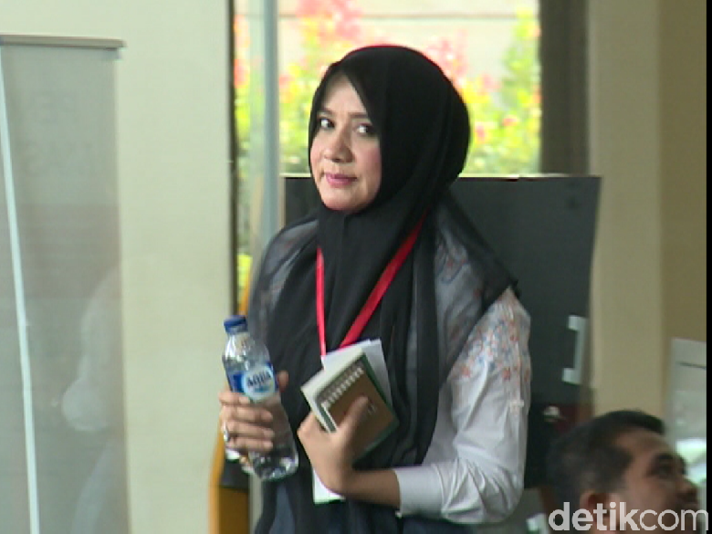 Istri Gubernur Aceh Penuhi Panggilan KPK Jadi Saksi Kasus Suap Istri Gubernur Aceh Penuhi Panggilan KPK Jadi Saksi Kasus Suap