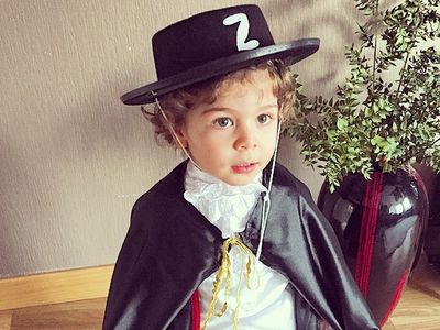 Gaya Anak-anak Saat Jadi Little Zorro, Mana Paling Keren, Bun?